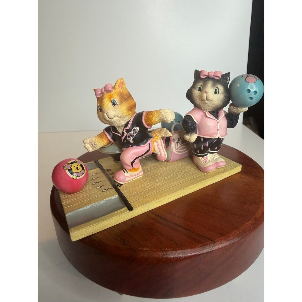VTG Alley Cats Collection A Purr fect Strike Bowling Figurine Limited Edition
